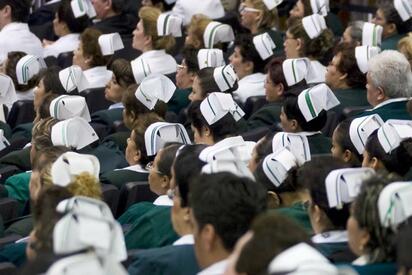 Aumentan 9% salario a personal médico del sector salud
