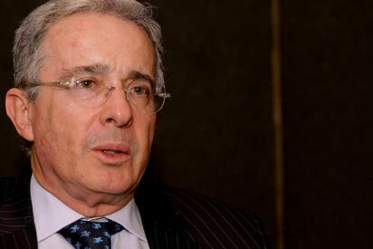 Álvaro Uribe es condenado a 12 años de prisión domiciliaria