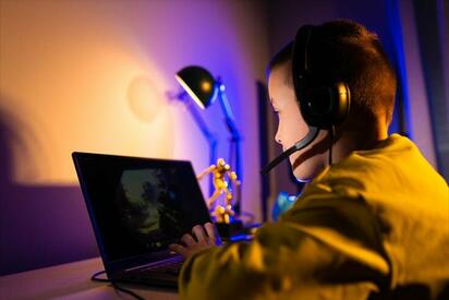 Bandas criminales engañan a niños a través de videojuegos como Roblox   