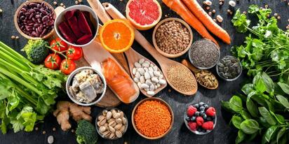 Comer para combatir el estrés: alimentos que favorecen la producción de serotonina