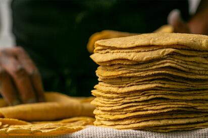 Tortilla de maíz nixtamalizado: beneficios y valor nutricional