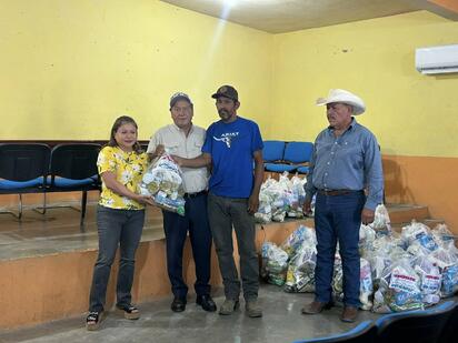 Autoridades se coordinan entrega de despensas para apoyar a familias del Ejido Santa María