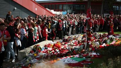 Liverpool rinde homenaje a Diogo Jota en emotivo regreso a Anfield