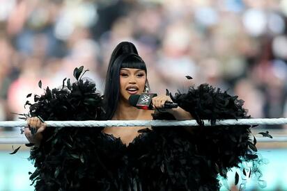 Cardi B deslumbra como anfitriona en SummerSlam 2025