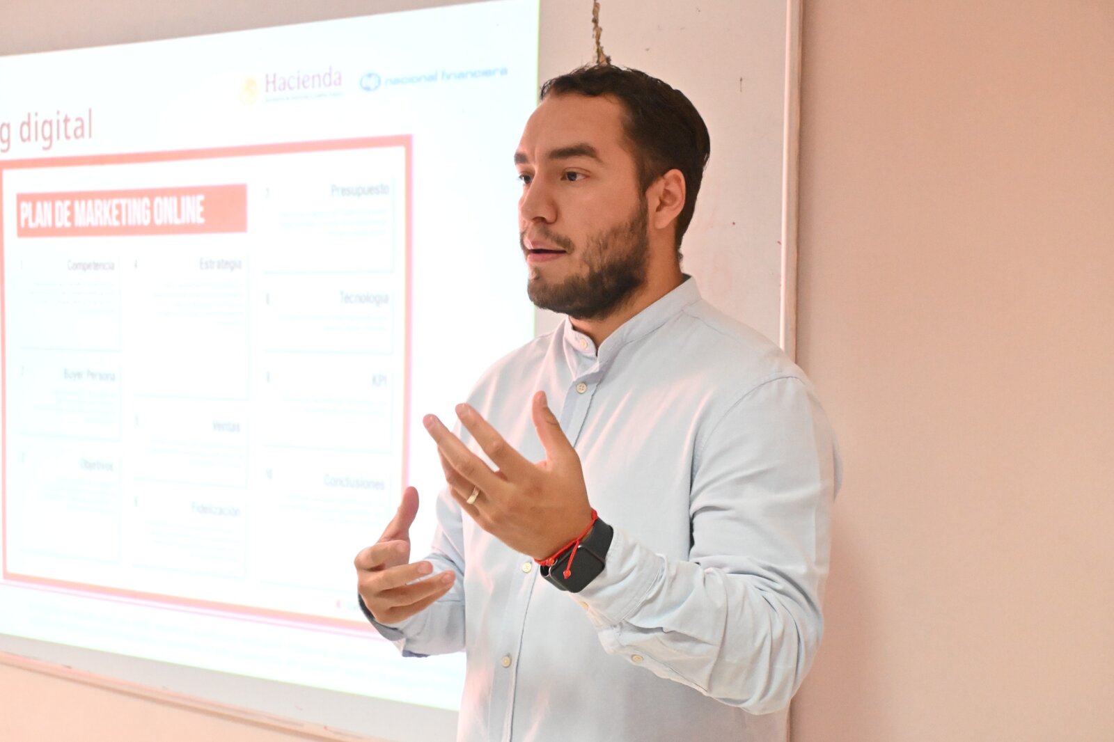 región: En equipo con la Secretaría de Economía del estado, expertos de NaFin impartieron capacitación para mejorar ventas