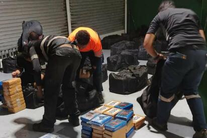 Hallan más de mil paquetes de droga en tránsito por Panamá