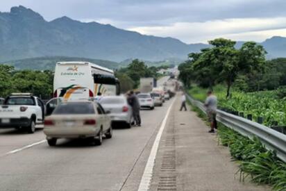 Bloquean Autopista del Sol en Chilpancingo por inseguridad