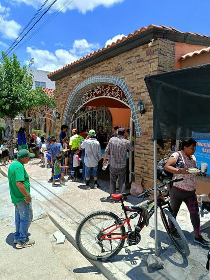 Comedor solidario semanal entrega alimentos nutritivos a niños, adultos mayores y familias en Sabinas, Coahuila