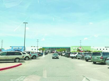 Cruzar a Eagle Pass para la despensa: tradición y ahorro para familia