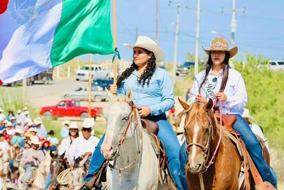 Se reunen jinetes y familias para celebrar las tradiciones rurales con música, cultura y economía local.