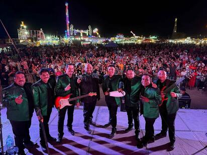 Grupo Flash rinde tributo a Don José Luis Garza en la Astro Feria 2025