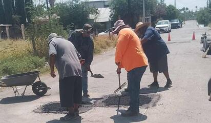 Las cuadrillas intensifican el programa de bacheo en Múzquiz para mejorar las calles