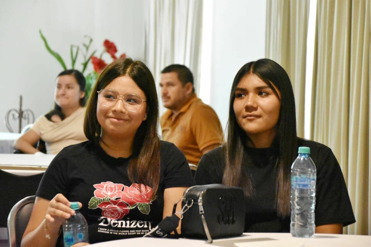 región: Víctor Leija apoya a los jóvenes