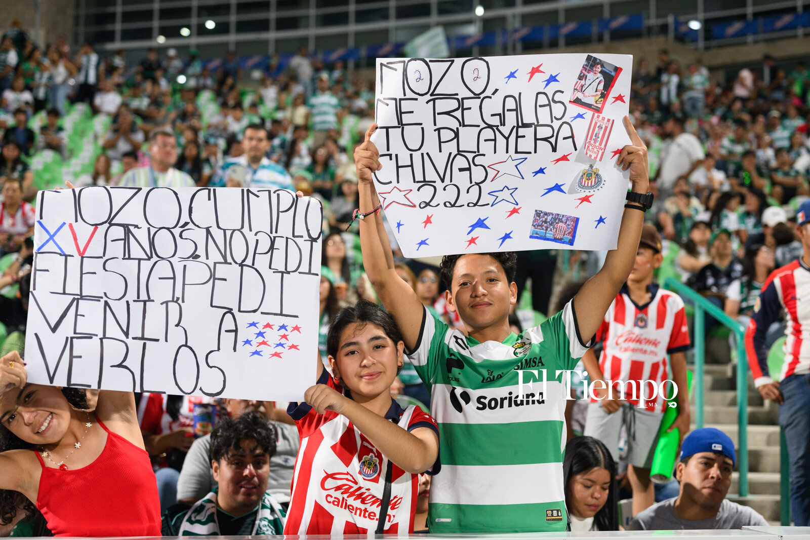 afición en el Estadio Corona de Torreón