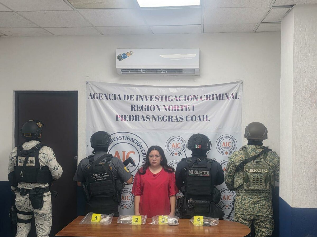 Cateos: En un domicilio ubicado en la calle Cumbres de Urales, las autoridades detuvieron a Valeria, de 31 años, y a Sergio Francisco.