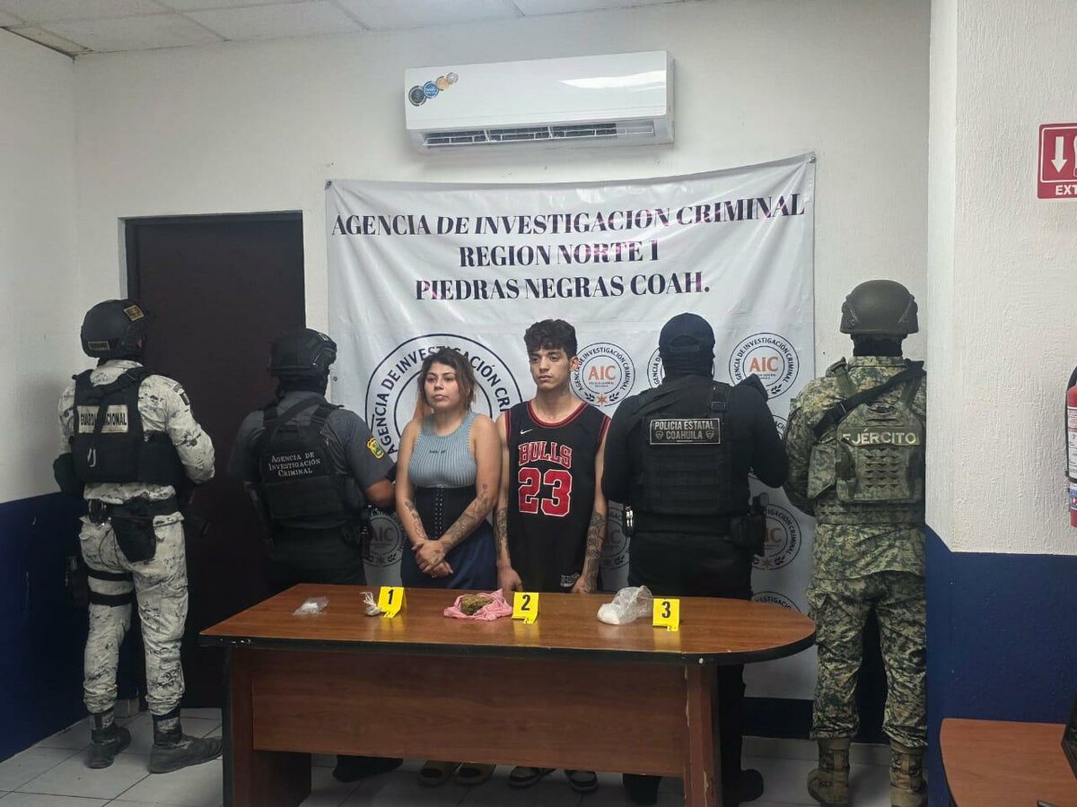 Cateos: En un domicilio ubicado en la calle Cumbres de Urales, las autoridades detuvieron a Valeria, de 31 años, y a Sergio Francisco.