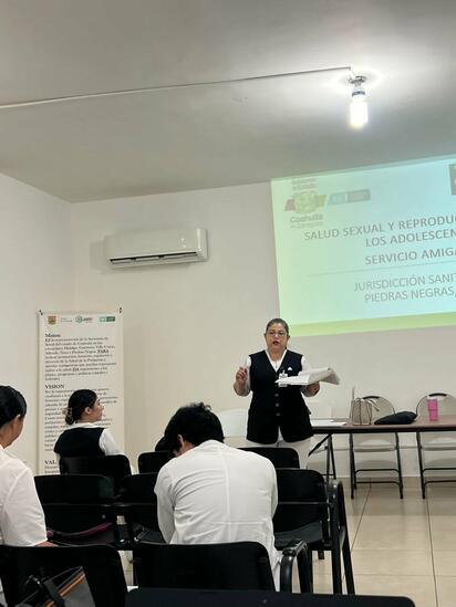 Capacitan a pasantes de Enfermería en salud reproductiva