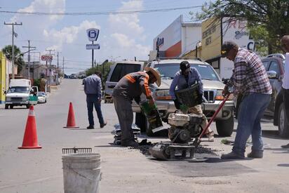El alcalde Óscar Ríos impulsa mejoras viales con bacheo intensivo en colonias vulnerables.