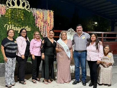 Adultos mayores festejan con gran alegría su coronación en Juárez