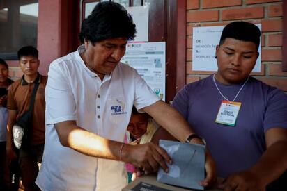 Evo Morales anula su voto y denuncia posible fraude en Bolivia