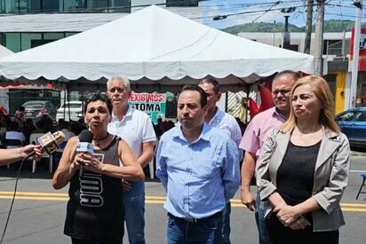 Protesta sindical en Tepic pone en riesgo negocios locales