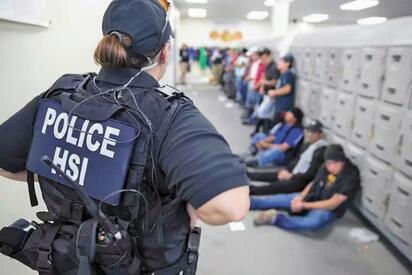 Huracanes y aplicación de la ley migratoria generan inseguridad en Florida