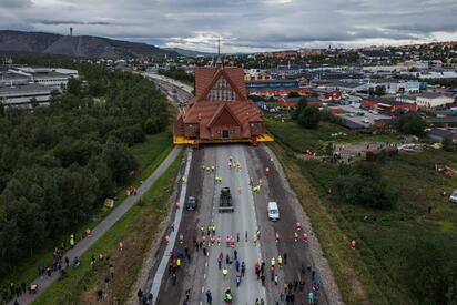VIDEO: Trasladan iglesia de madera en Kiruna por expansión minera