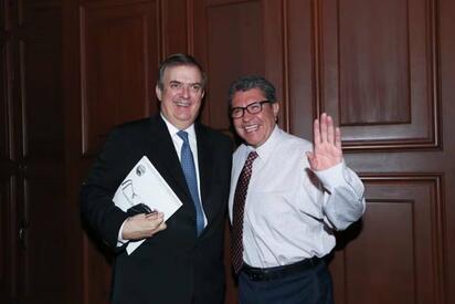 Ebrard viajó en primera clase; Monreal asegura que “no es un exceso”