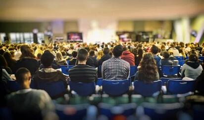 Autoridades celebran esfuerzo juvenil mediante expresión 