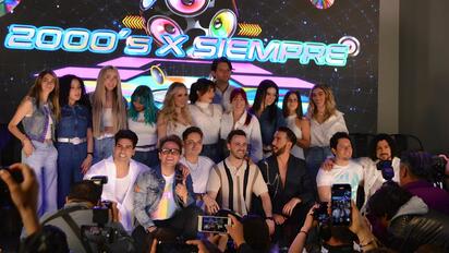 Violeta Isfel sale del '2000’s x Siempre Tour'