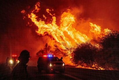 Incendios forestales obligan a evacuar cientos en California y Oregón