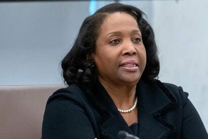 Lisa Cook demanda a Trump tras intento de despido de la Fed