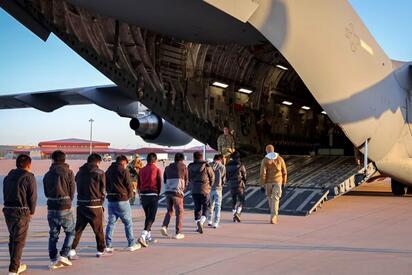 Ruanda recibe a 7 migrantes deportados desde EE.UU.