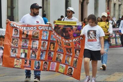 México llora a desaparecidos en movilizaciones masivas