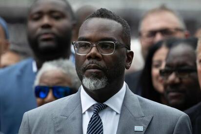 Alcalde Johnson firma orden contra militarización en Chicago