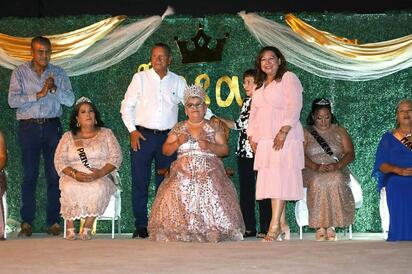 Rosa I es coronada como la primera Reina del Adulto Mayor en San Juan de Sabinas