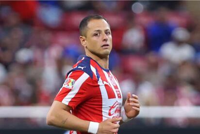 Chivas cae ante Cruz Azul y la afición abuchea a Chicharito