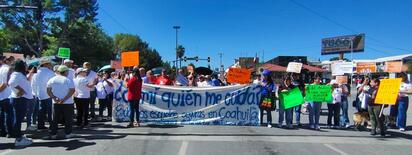 Docentes bloquean ruta recreativa en Saltillo tras agresión a director