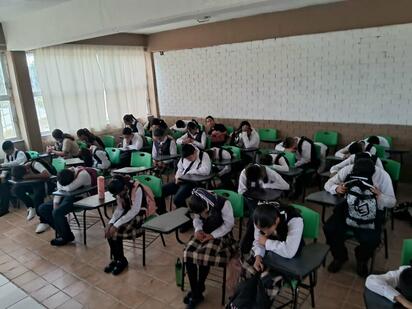Madres mantienen esperanza en pronta resolución escolar