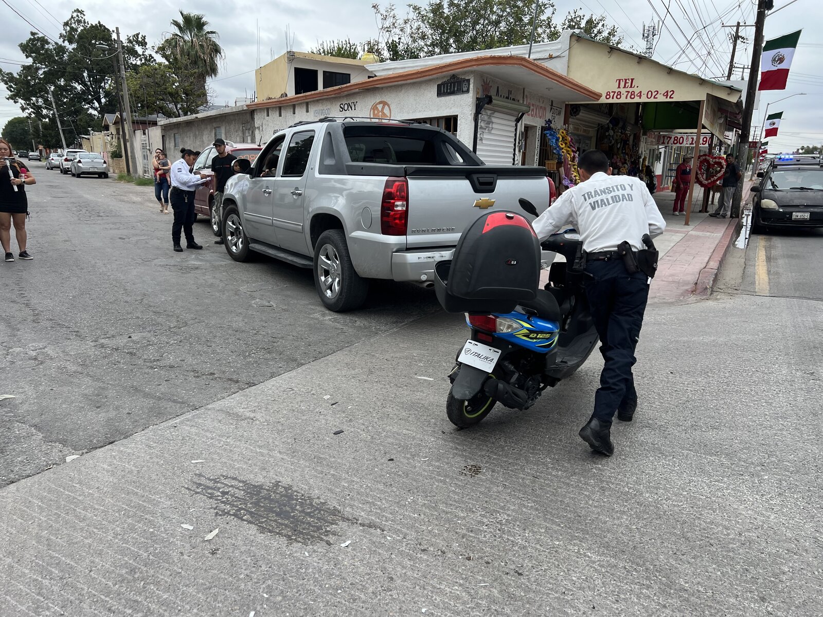 Accidente: En el lugar, una persona fue detenida por su presunta participación en el incidente.