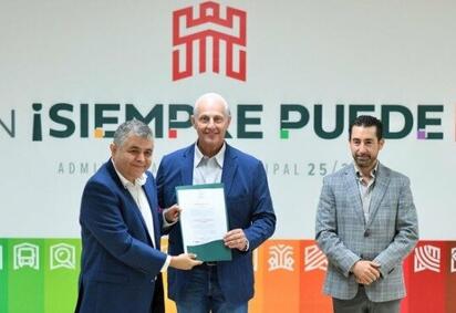Román Cepeda entrega nombramientos a nuevos integrantes de su gabinete en Torreón