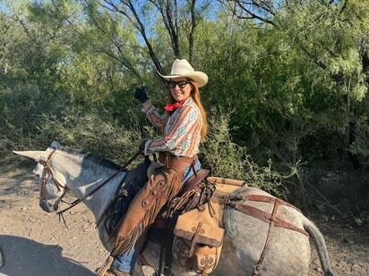 Clara Villarreal visita y participa en la segunda edición de la cabalgata “Nos Une” en la Región Carbonífera