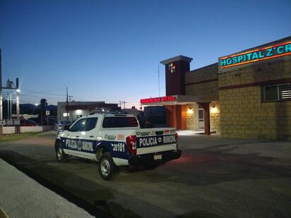Joven es herido por sujetos con arma blanca en secundaria