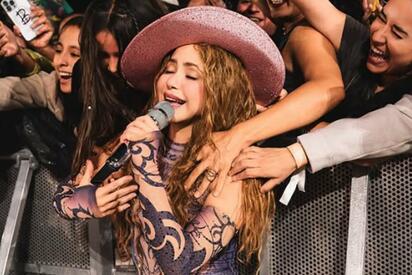 Shakira se quiebra en Querétaro al cantar tema para Piqué