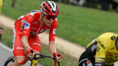 Vuelta a España 2025: Almeida se impone en L' Angliru ante Vingegaard, que sigue líder