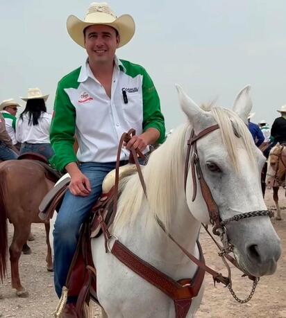 Gobernador Manolo Jiménez encabeza la Gran Cabalgata Sabinas 2025