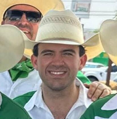 Secretario de MEJORA participa por quinta vez cabalgando en Sabinas