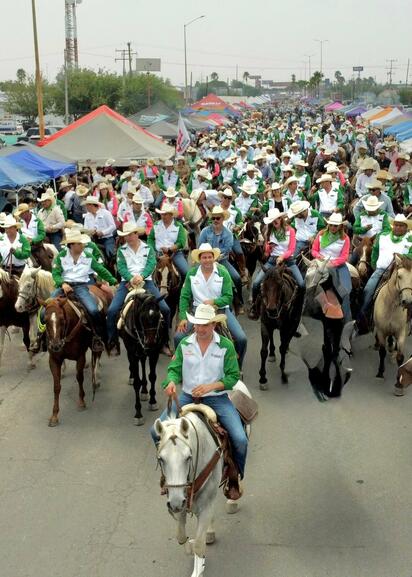 Jinetes y familias de todo el estado disfrutan de la gran cabalgata de Sabinas