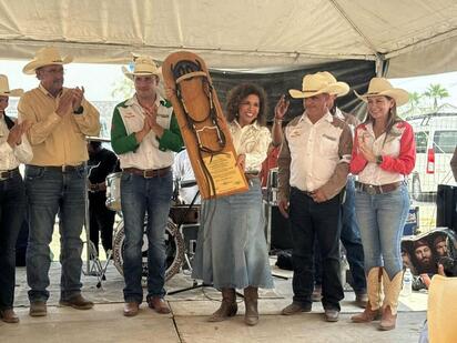 Araceli Gutiérrez recibe con orgullo las riendas de la Gran Cabalgata de Sabinas