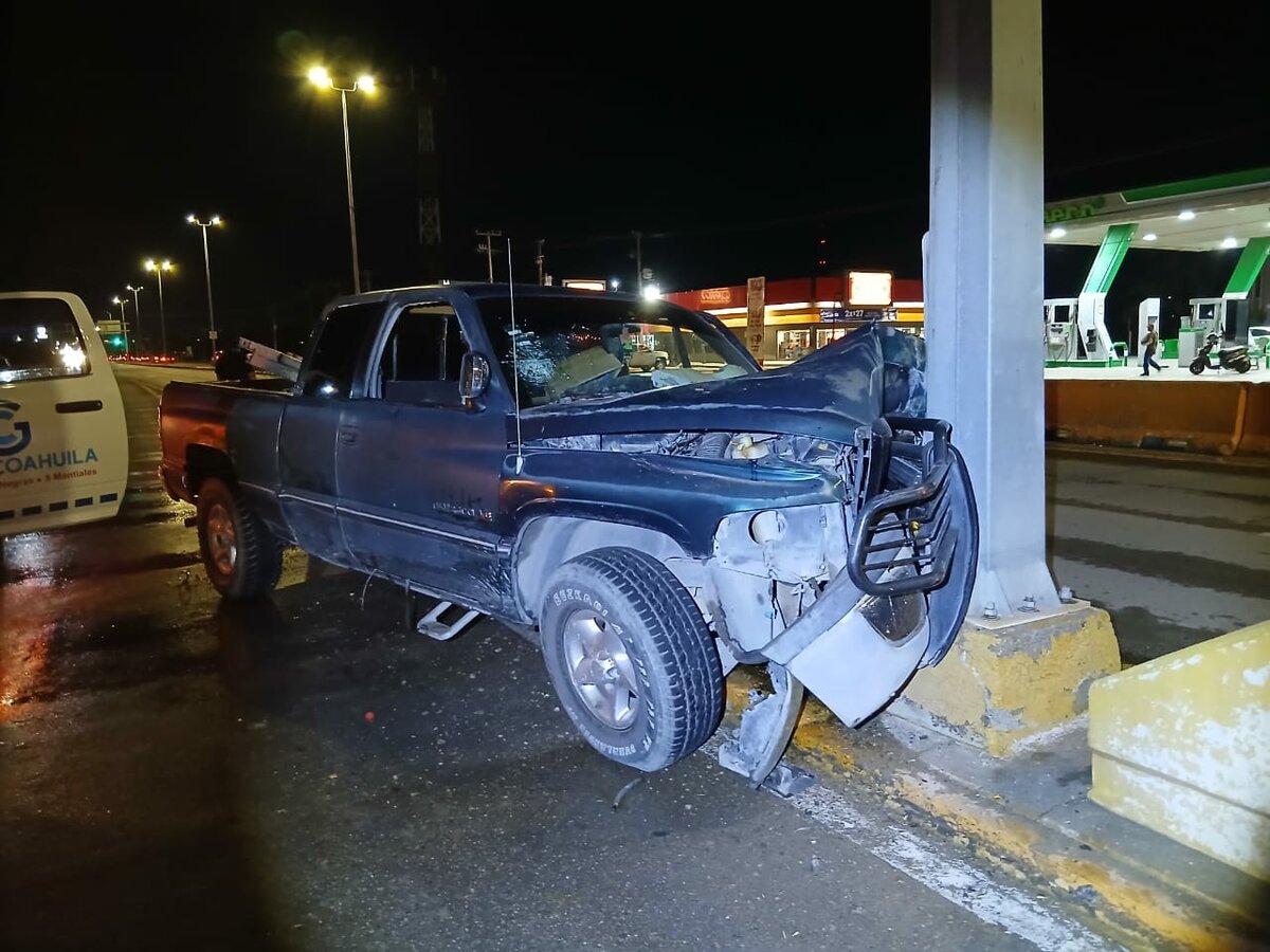 Accidente: Elementos de rescate y de Tránsito llegaron al lugar, encontrando únicamente la unidad abandonada.